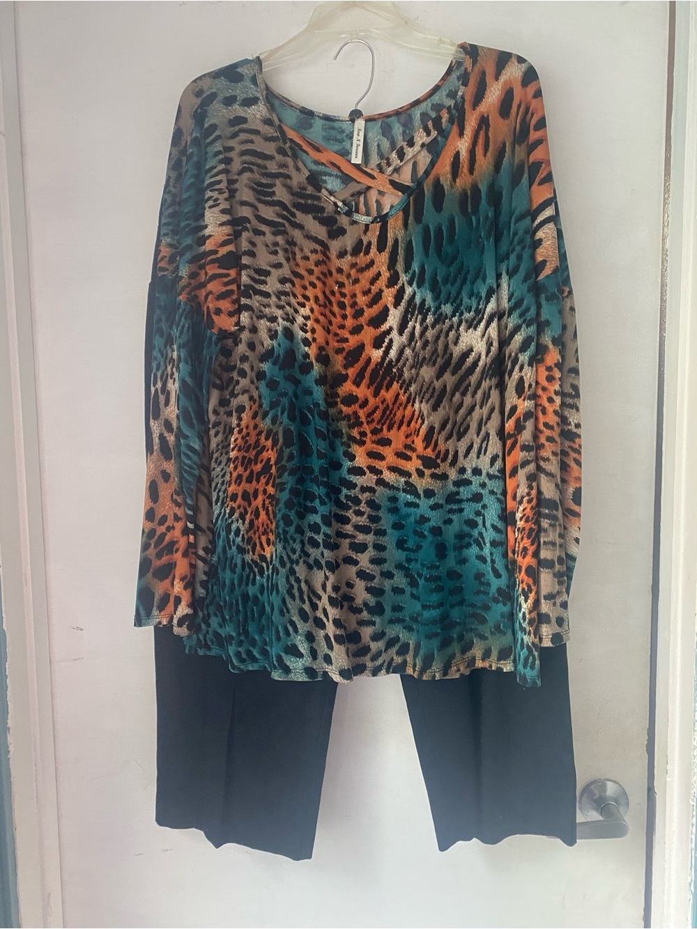Women's Teal and Orange Animal Print Long-Sleeve Top S 1X